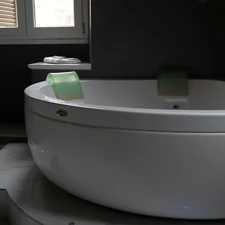 Rhome Luxury Bed & Breakfast 4*
