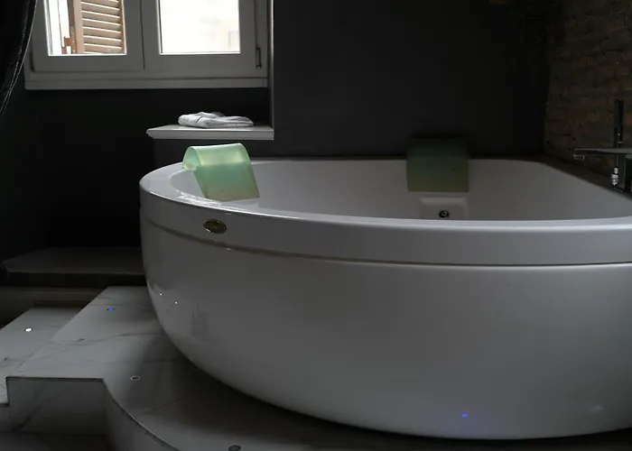 Rhome Luxury Bed & Breakfast 4*